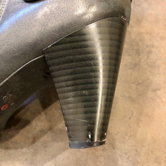 Blondo grey leather heeled ankle boots - Picture 9 of 11